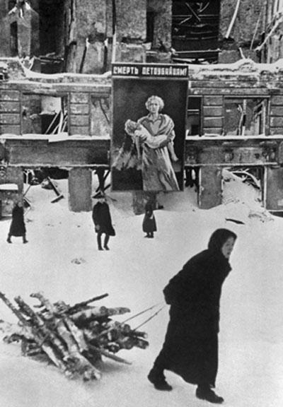 Петербург отметил снятие блокады: страшная фотохроника