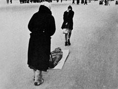 Петербург отметил снятие блокады: страшная фотохроника