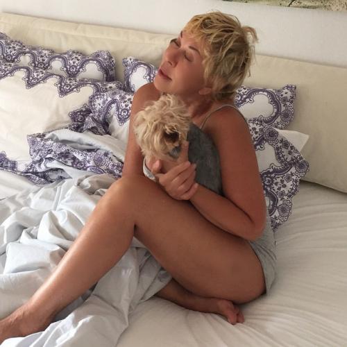 Звезды за 55, которые одеваются не по возрасту