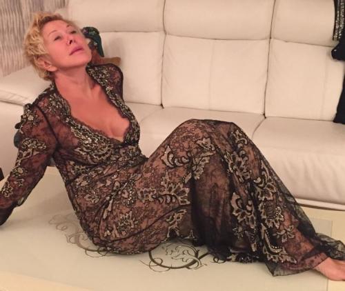 Звезды за 55, которые одеваются не по возрасту