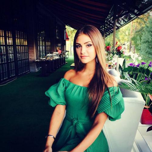 Самые красивые дочки звездных родителей