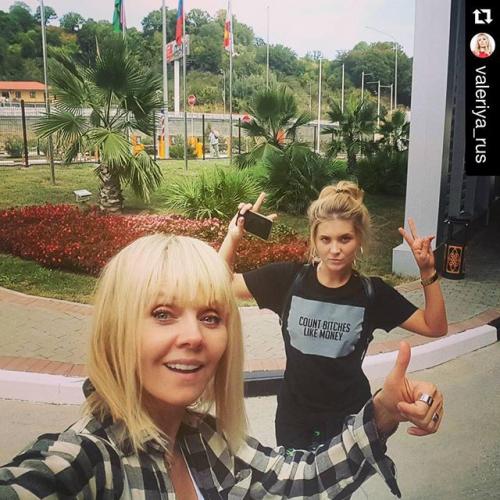 Самые красивые дочки звездных родителей