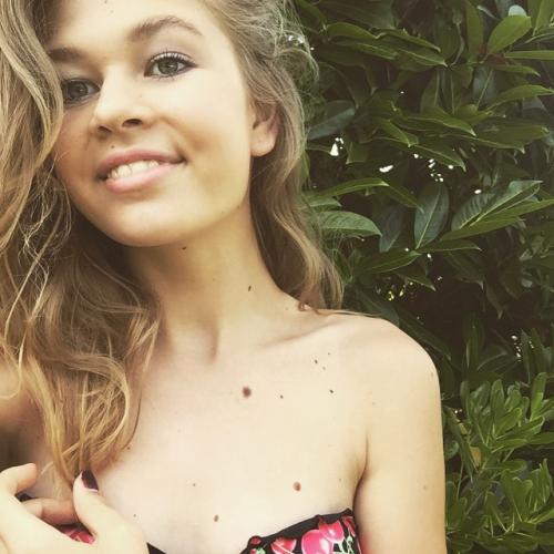 Самые красивые дочки звездных родителей