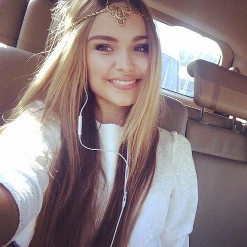 Самые красивые дочки звездных родителей