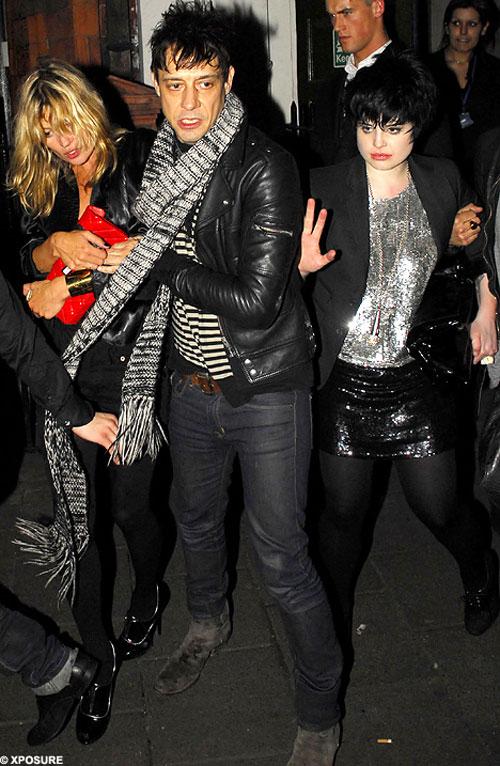 Кэйт Мосс и Келли Осборн "наклюкались" в ночном клубе