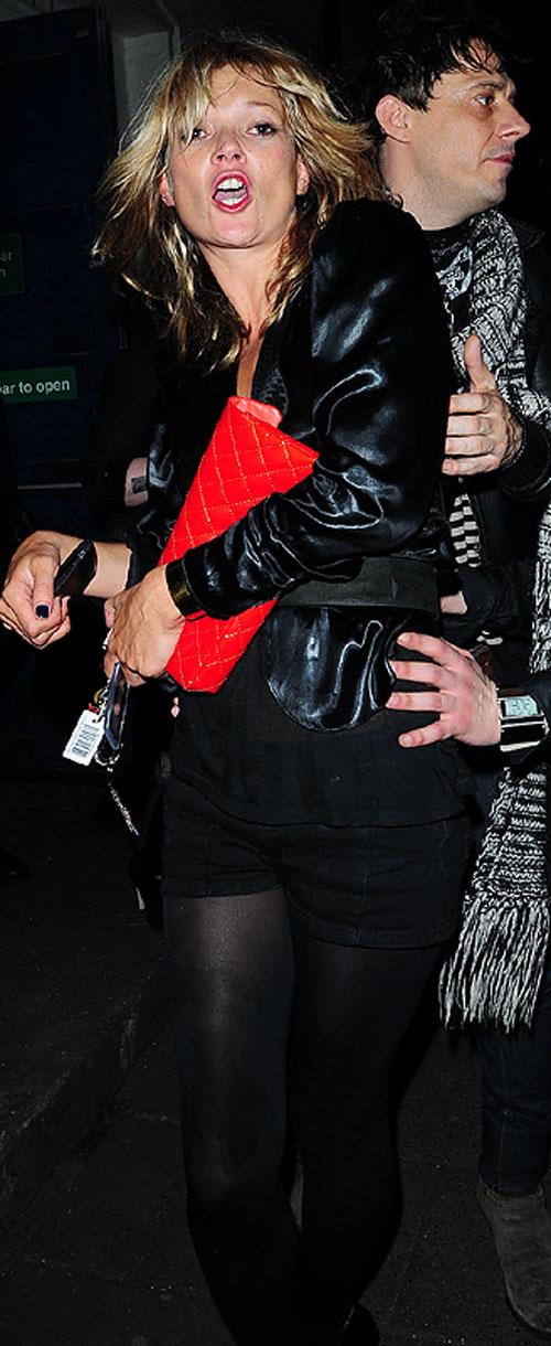 Кэйт Мосс и Келли Осборн "наклюкались" в ночном клубе