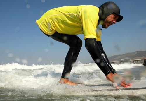 В Калифорнии соревновались безногие серфингисты