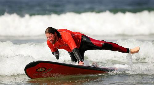 В Калифорнии соревновались безногие серфингисты