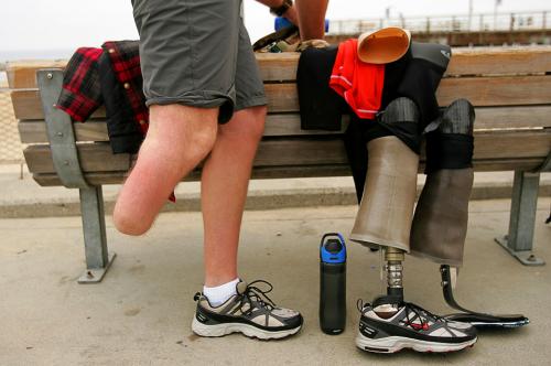 В Калифорнии соревновались безногие серфингисты