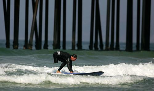 В Калифорнии соревновались безногие серфингисты
