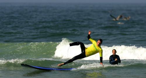 В Калифорнии соревновались безногие серфингисты