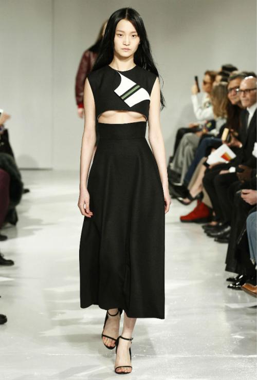 Декольте-перевертыш – новая модная тенденция