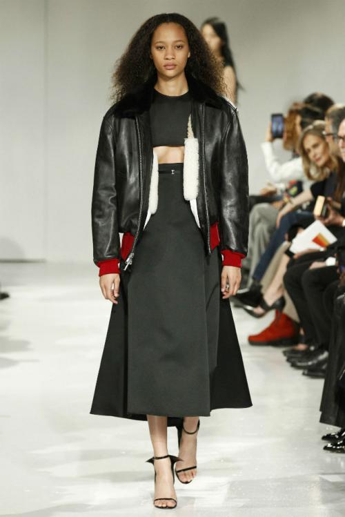 Декольте-перевертыш – новая модная тенденция