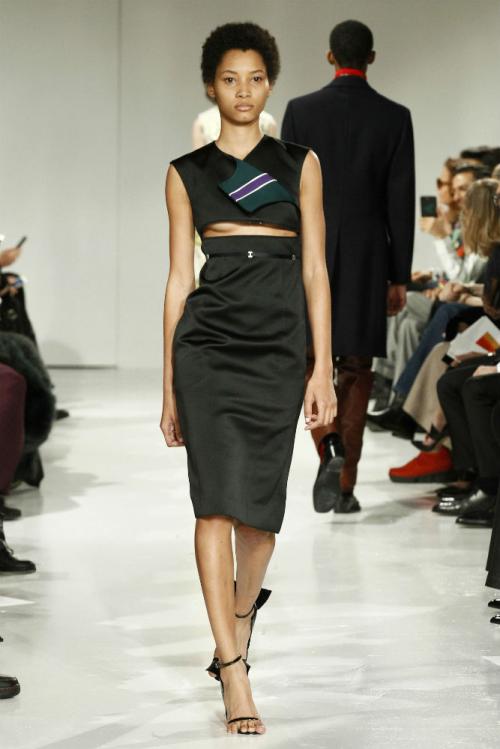 Декольте-перевертыш – новая модная тенденция