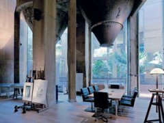 Элитный дом построили в заброшенном цементном заводе