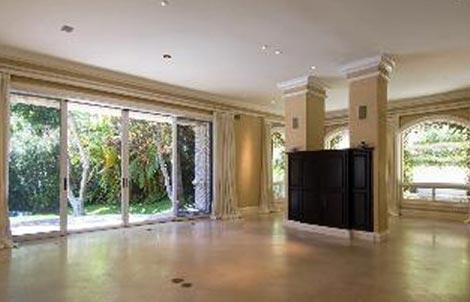 Шэрон Стоун продает дом за  миллионов