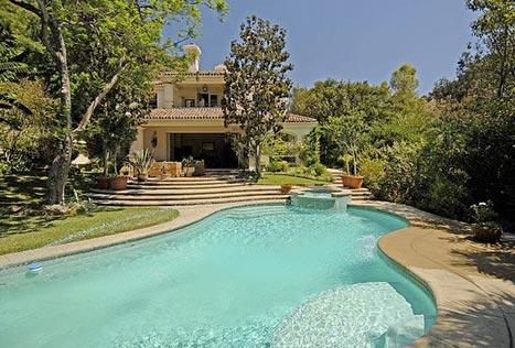 Шэрон Стоун продает дом за  миллионов