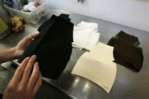 Лысеющего пингвина снабдили гидрокостюмом