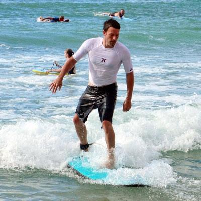 На гребне волны: звёзды-серфингисты