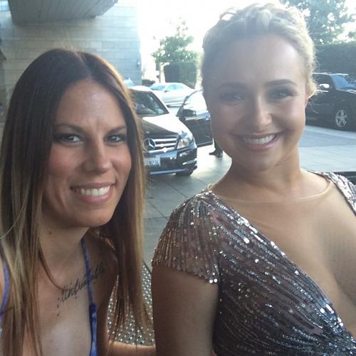 Фото с премии «Эмми» из-за кулис, опубликованные в Instagram