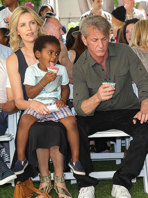 Знаменитые матери-одиночки: звезды, в одиночку воспитывающие детей