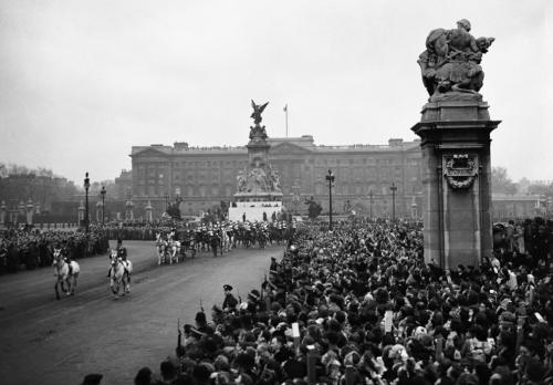 Фото британских королевских свадеб, ставших историей