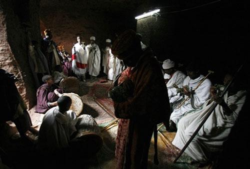 Церковь высеченная в камне