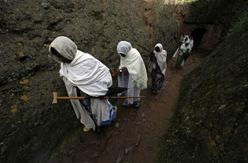 Церковь высеченная в камне