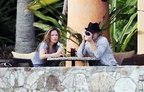 Колин Фаррелл бросил новорожденного сына