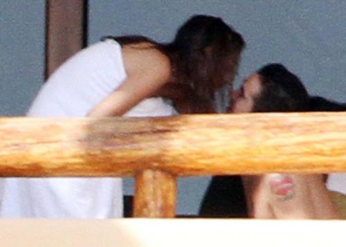 Колин Фаррелл бросил новорожденного сына