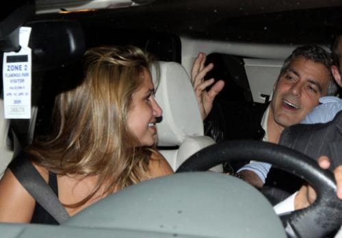 Джордж Клуни допился до блондинок