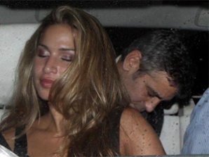 Джордж Клуни допился до блондинок