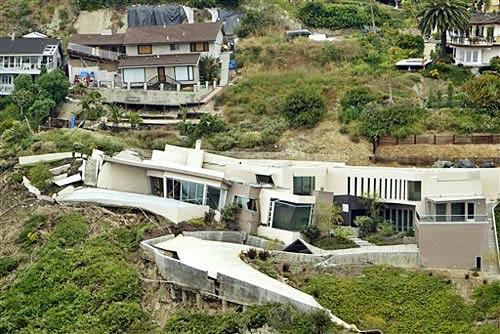 Последствия землятресения на Гавайях- оползни…