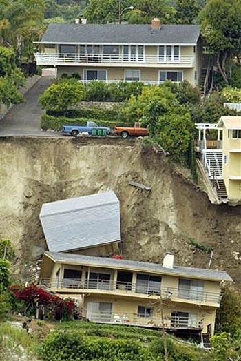 Последствия землятресения на Гавайях- оползни…