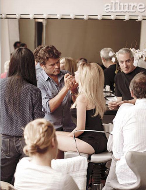 Скарлетт Йохансон одела нижнее белье для съемок в Allure