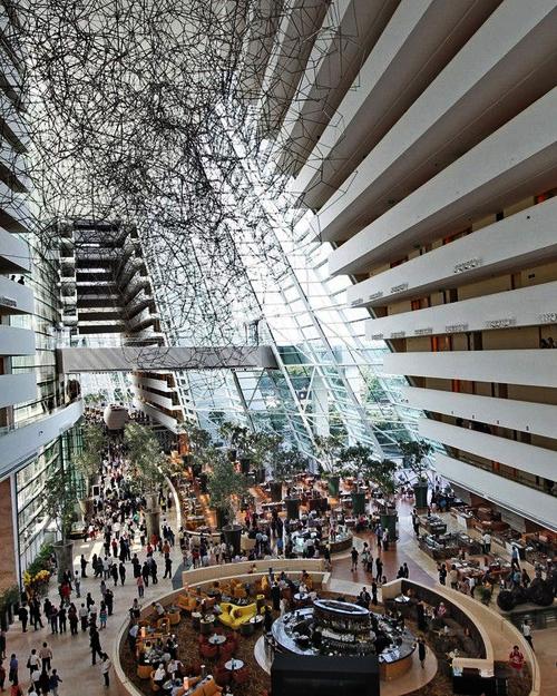 Бассейн на высоте 200 метров