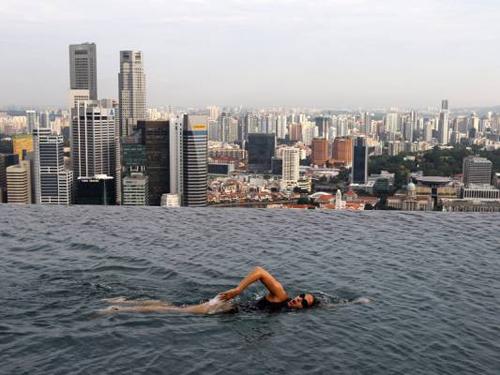 Бассейн на высоте 200 метров