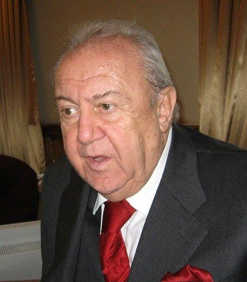 15 мужчин, прославившихся за счет своих жен