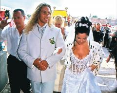 15 мужчин, прославившихся за счет своих жен