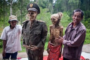Уик-энд с умершим родственником: шокирующий обычай в Индонезии