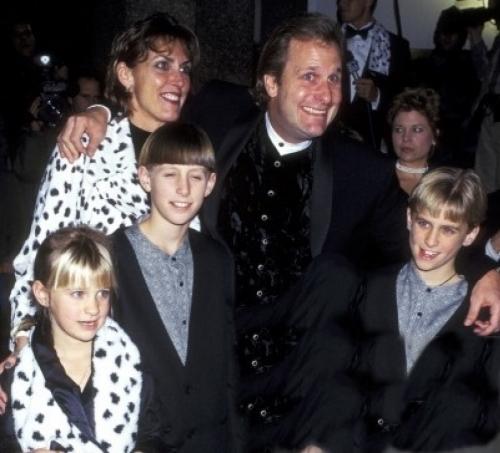 Звезды женившиеся на однокурсниках и одноклассниках