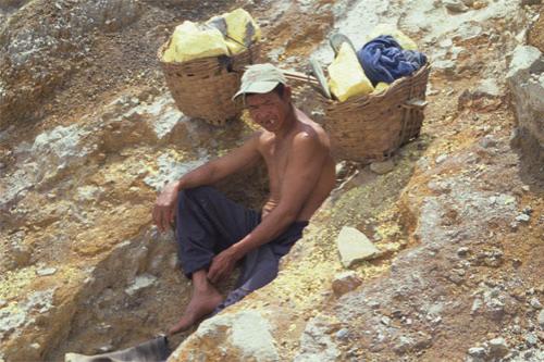 Адское озеро забирает жизни