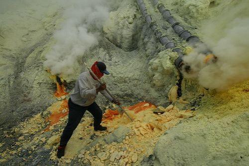 Адское озеро забирает жизни