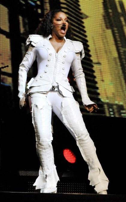 10 самых ярких сценических костюмов