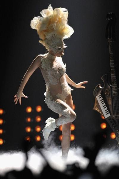 10 самых ярких сценических костюмов