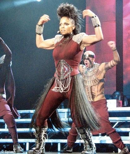 10 самых ярких сценических костюмов