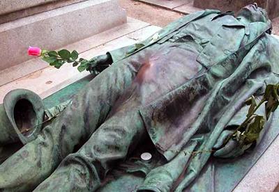 Памятники, которые исполняют желания