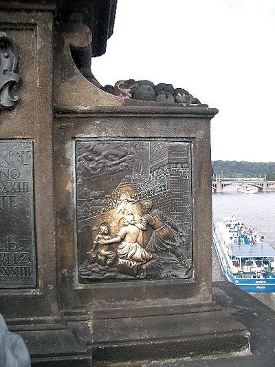 Памятники, которые исполняют желания