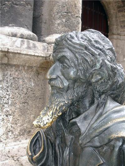 Памятники, которые исполняют желания