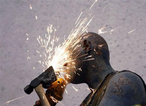 Экстремальный фокусник потряс жителей Перу